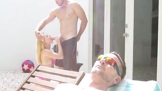 池畔特許 Relishing family bonding in the sun.