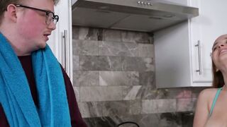 Seducing my Curvy StepSister