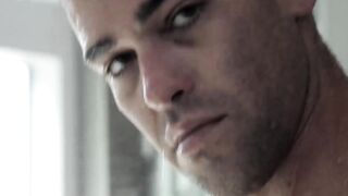 "Teen Heartthrob Strips Down & Masturabtes To Orgasm"