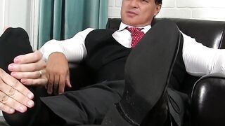 "MILF Foot Worship: Older Woman's Feets Get Special Attention"
