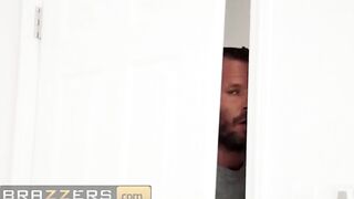 Cheating Fiance (Moriah Mills) Gets Drilled By Husbands Pal - Brazzers