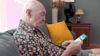 Grandpa fucks two 18 yo inside voluptuous mature vs young 3some