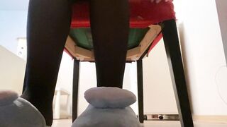 SHE’S POSING YOU WITH HER HOT FOOT