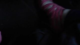 Molliges Eighteen fickt sich im Auto