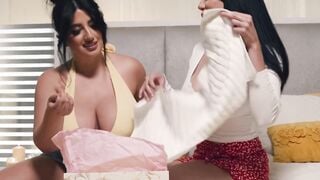 Thick  Juicy A Steamy Lesbian Seduction
