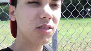 Bắc Twink Latino ottenere soldi prendendo cazzo ratto e faccia