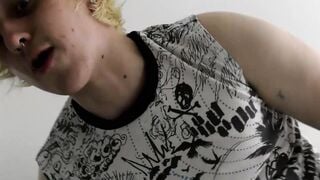"Tiny People Crushed Under Giant Feet of Sex Goddess Eliza Jane"