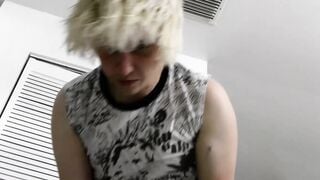 "Tiny People Crushed Under Giant Feet of Sex Goddess Eliza Jane"