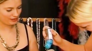 Hot blonde teen surprises her boyfriend with an intimate massage & blowjob on Xmas Eve!