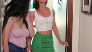 Maturity Meets - Girl-on-girl action with 4 hot babes