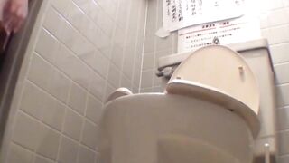 Japanese teen pee play on while taking shower