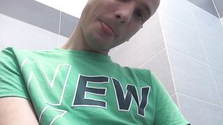 Hot twink masturbates solo in the bathroom with wild strokes