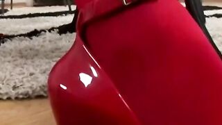 Dominant dyke disciplines hot babe with strapon