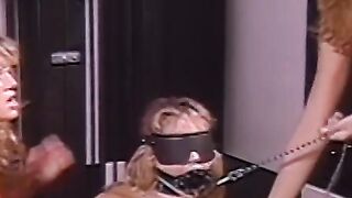 Submissive dyke fingered while eating BDSM pussy