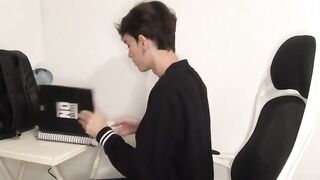Skinny Stud Henrry Evens Mastubation - Hot Guy Jacks Off While Study