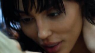 Horny Hottie Gets Her Pussy Fucked Hard By A Monster Dick