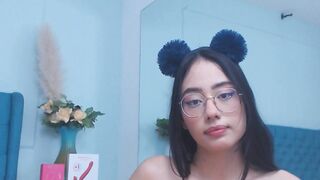 Kinky Goddess Dominates Submissive Slave in BDSM Dungeon