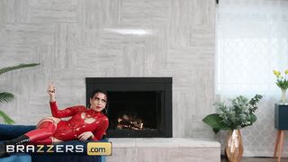 Brazzers - Judy Jolie & Skye Blue try to Confuse Scott Nails & inside the end he Fucks them both