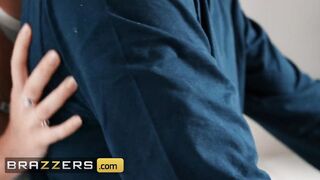 Brazzers - Judy Jolie & Skye Blue try to Confuse Scott Nails & inside the end he Fucks them both