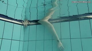 Loris Licicia bouncing her melons underwater