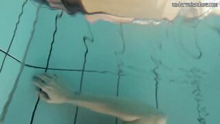 Loris Licicia bouncing her melons underwater
