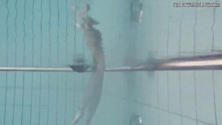 Loris Licicia bouncing her melons underwater