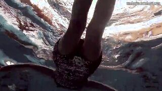 Loris Licicia bouncing her melons underwater