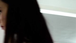 Nerdy Girl Gives Blow Job Like A Pro In This Erotic Porn Video