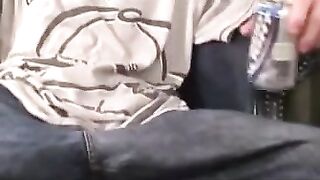 Rugged Stud MasturbaTES And Covers Himself In Hot Load