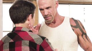 MATURE HUNK DALLAS STEELE FUCKS A YOUNGER GAY IN THE ASS - POV VIEW
