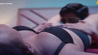 Indian Desi Girl's Hot Dance Off - Bollywood Style