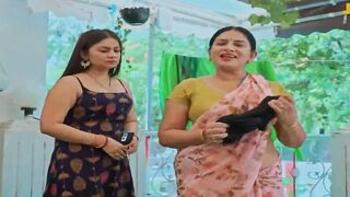 Indian Desi Girl's Hot Dance-Off in Bollywood Style
