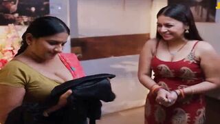 Indian Desi Girl's Hot Dance-Off with Sexy Bollywood Music