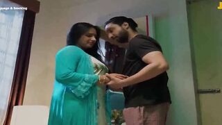 Indian Desi Girl's Hot Dance-Off with Sexy Bollywood Music