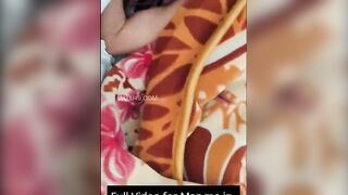 Indian Desi Girl's Hot Dance-Off with Sexy Bollywood Music