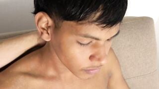 Teeny-Latina Handsome Rodriggo Pereia Gives A Massage And Blow Job