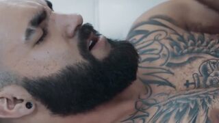 Black Hottie Destroying White Stud - GayMuscleHunter