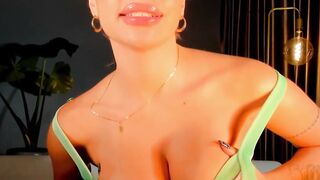 Bubble Butt Blondie Masturbates With Vibrator And Shower - Exclusive HD
