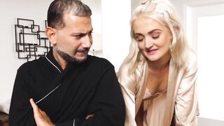 Blondie Bombshell Blowjob & Deepthroat - Proffesional Pornstar Fucks Older Man