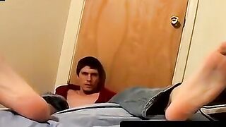 Hot Young Guy Jerking Off While Showing off His Bare Feet - Foot Fanatic