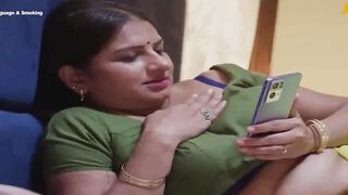 Indian Desi Girl's Hot Dance-Off with Sexy Bollywood Music