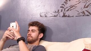 Jocks Masturbate - Hot Guy Jacks Off While Scrolling On His Phone