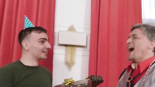 Curvy Cutie Minxi Gets Her Curves Fucked By A Hunk In His Prime