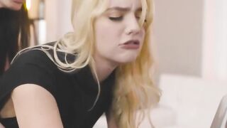 Blondes Crossdresser Seduces Transgender Babe in Lesbian Threesome