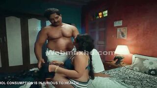 Indian Desi Girl's Hot Dance-Off with Sexy Bollywood Music