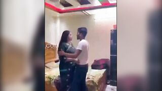 Sexy Indian girl Shows her Nude Body and Fingering
