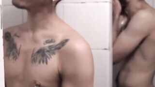 3-Way Raw Threesome Action with Hunks on Lechelatinos