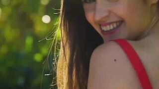 Red-Lipstick Babe Serenity Woods Fingers Herself Outdoors In The Sun