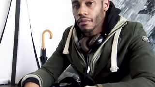 Musclar Young Latin Barebacks & Gets Cash-Filled Facial From Older Man! (POV)