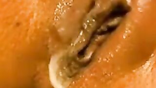 Hot MILF Uses Dildo to Satisfying Her Sexual Desires